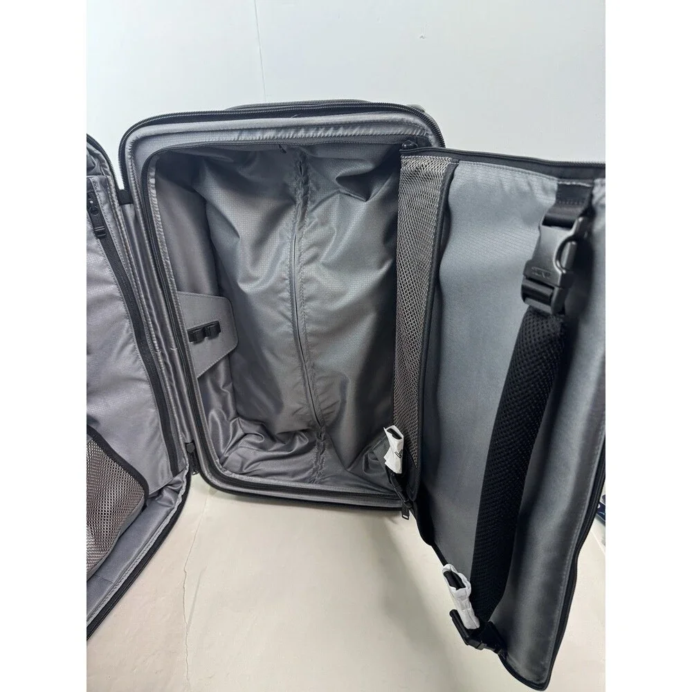 Tumi Alpha 3 International Expandable 4 Wheeled CarryOn Spinner Suitcase Luggage